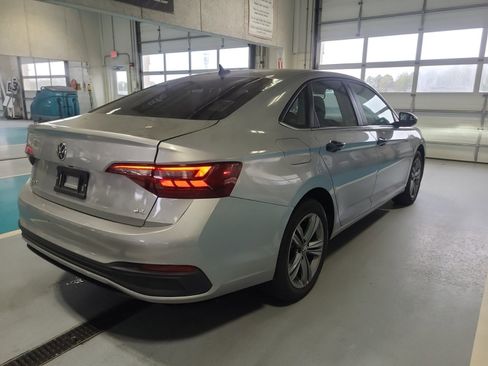 Used 2024 Volkswagen Jetta SE FWD image 6