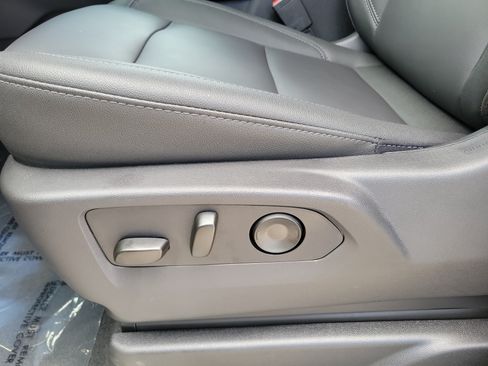 Used 2026 Chevrolet Suburban LT RWD image 11