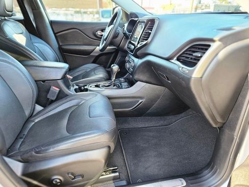 Used 2021 Jeep Cherokee Limited image 8