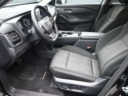 Used 2025 Nissan Rogue SV image 15
