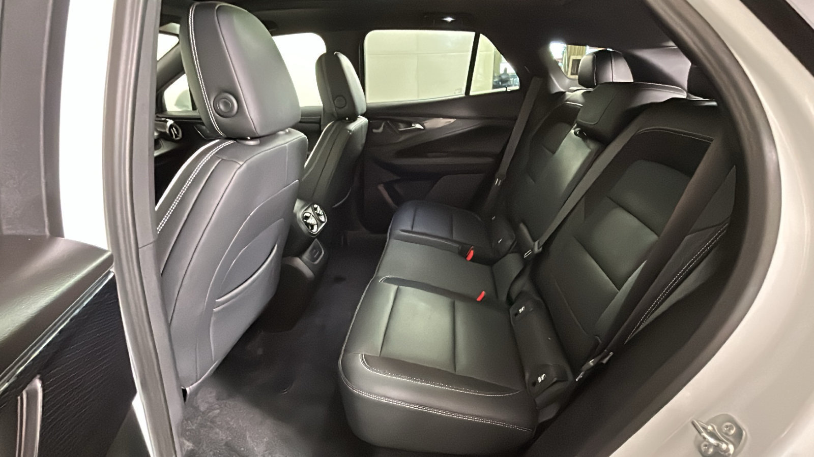 Used 2024 Chevrolet Blazer EV LT AWD/4WD image 32