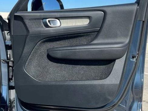 Used 2019 Volvo XC40 T5 Inscription image 17