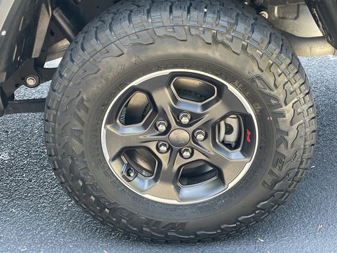 Used 2023 Jeep Gladiator Rubicon w/ Trailer Tow Package AWD/4WD image 37