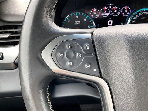 Used 2018 Chevrolet Suburban Premier RWD image 18