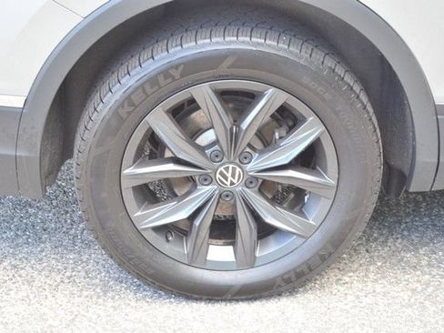 Used 2024 Volkswagen Tiguan SE AWD/4WD image 11