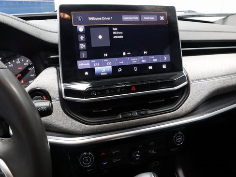 Used 2024 Jeep Compass Latitude image 31