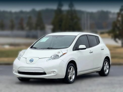 Used 2015 Nissan Leaf SV image 6