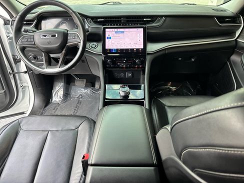 Used 2022 Jeep Grand Cherokee Limited image 22