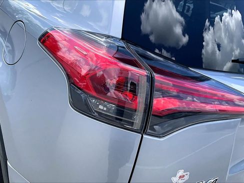 Used 2018 Toyota RAV4 XLE w/ Plus Extra Value Package FWD image 27