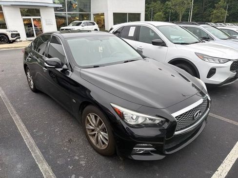 Used 2017 INFINITI Q50 2.0t w/ Moonroof Package RWD image 3