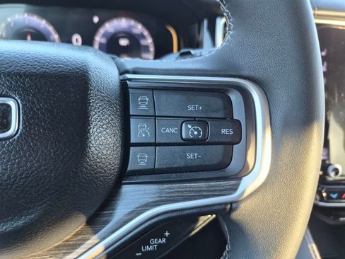 Used 2023 Jeep Wagoneer Series II w/ Flexible Seating Group image 18