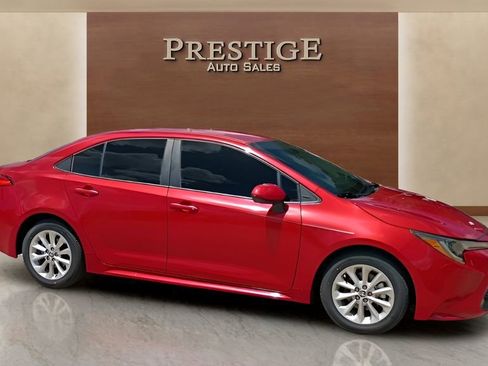 Used 2021 Toyota Corolla LE w/ LE Convenience Package FWD image 29
