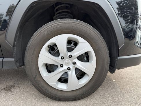 Used 2023 Toyota RAV4 LE image 9