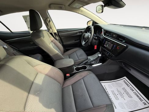 Used 2019 Toyota Corolla LE image 16