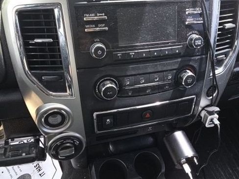 Used 2018 Nissan Titan SV AWD/4WD image 13