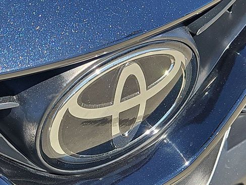 Used 2022 Toyota Camry SE w/ Convenience Package FWD image 30
