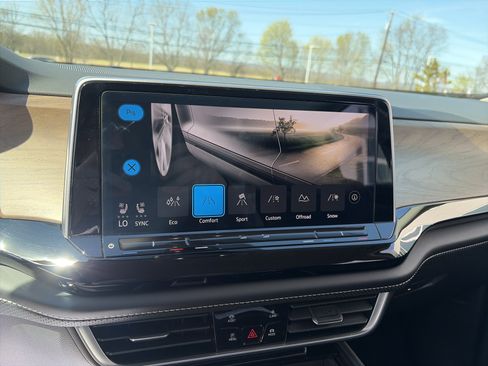 Certified 2024 Volkswagen Atlas SE image 43