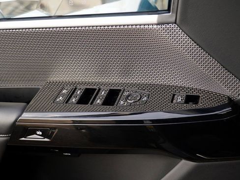 Used 2023 BMW 760i xDrive AWD/4WD image 29