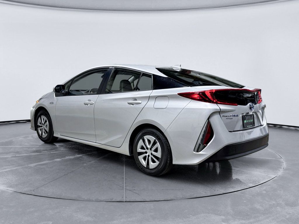 Used 2022 Toyota Prius Prime XLE FWD image 2