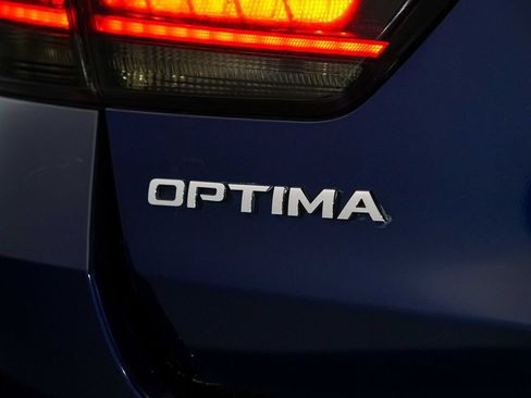 Used 2018 Kia Optima S FWD image 11