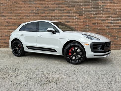 New 2025 Porsche Macan GTS image 9