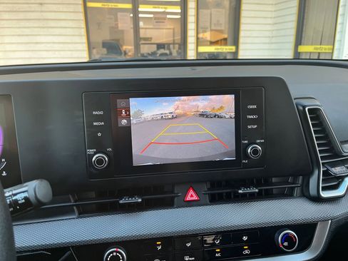 Used 2025 Kia Sportage LX image 23