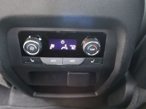 Used 2024 Chevrolet Traverse RS AWD/4WD image 33