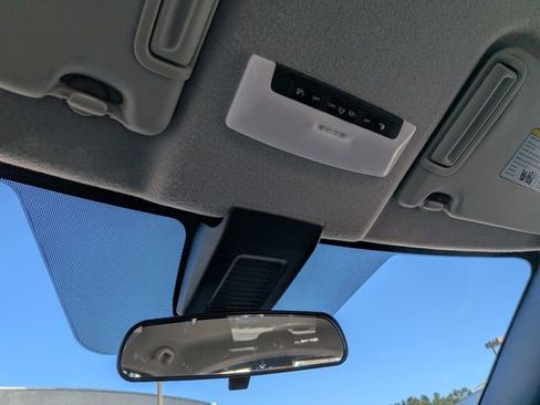 Used 2022 Nissan Kicks SR image 18