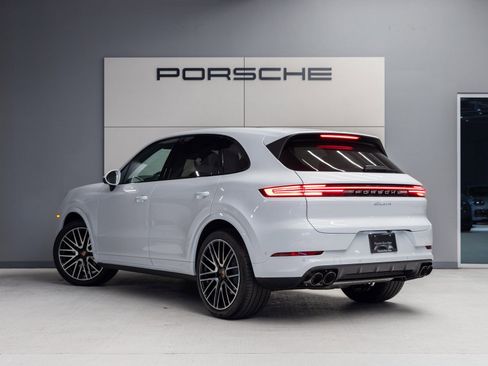 Used 2026 Porsche Cayenne AWD/4WD image 3