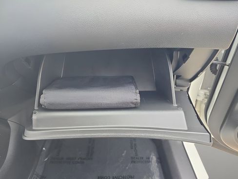 Used 2022 Nissan Rogue Sport S image 35