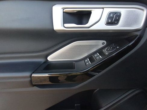 Used 2021 Ford Explorer Platinum w/ Equipment Group 601A image 32