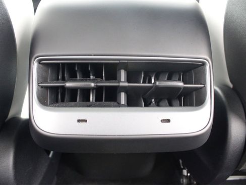 Used 2025 Tesla Model Y Long Range image 27