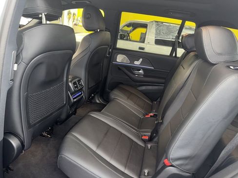 Used 2025 Mercedes-Benz GLS 450 4MATIC image 11