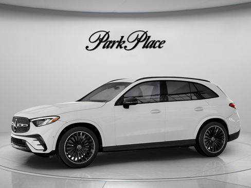 Used 2026 Mercedes-Benz GLC 300 image 3