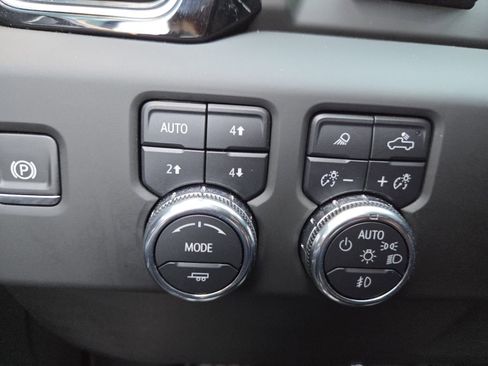 Used 2025 GMC Sierra 1500 Denali AWD/4WD image 6