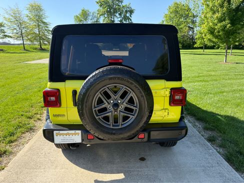Used 2024 Jeep Wrangler Unlimited Sport AWD/4WD image 4