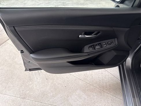 Used 2025 Nissan Sentra SV FWD image 33