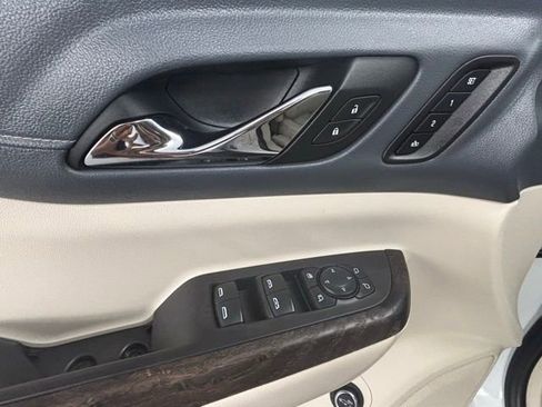 Used 2022 GMC Acadia Denali w/ Denali Ultimate Package image 27