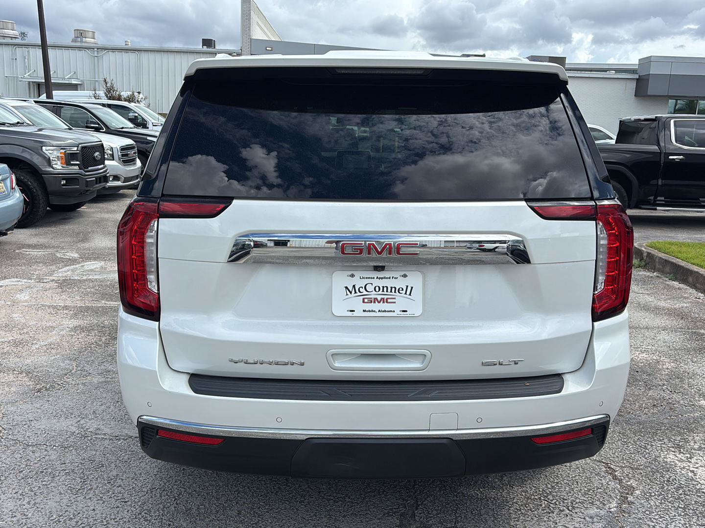 Used 2023 GMC Yukon SLT RWD image 6