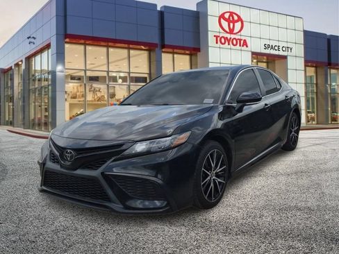 Used 2023 Toyota Camry SE w/ Convenience Package FWD image 2