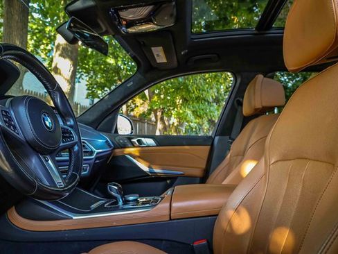 Used 2022 BMW X7 xDrive40i w/ M Sport Package image 8