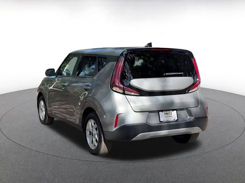 Used 2025 Kia Soul LX w/ LX Technology Package FWD image 9