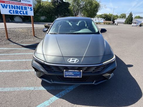 Certified 2025 Hyundai Elantra Hybrid FWD image 8