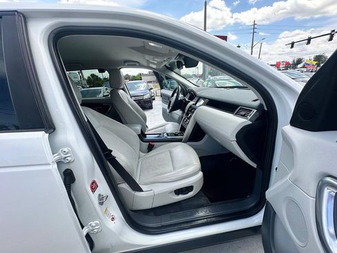 Used 2019 Land Rover Discovery Sport SE AWD/4WD image 5