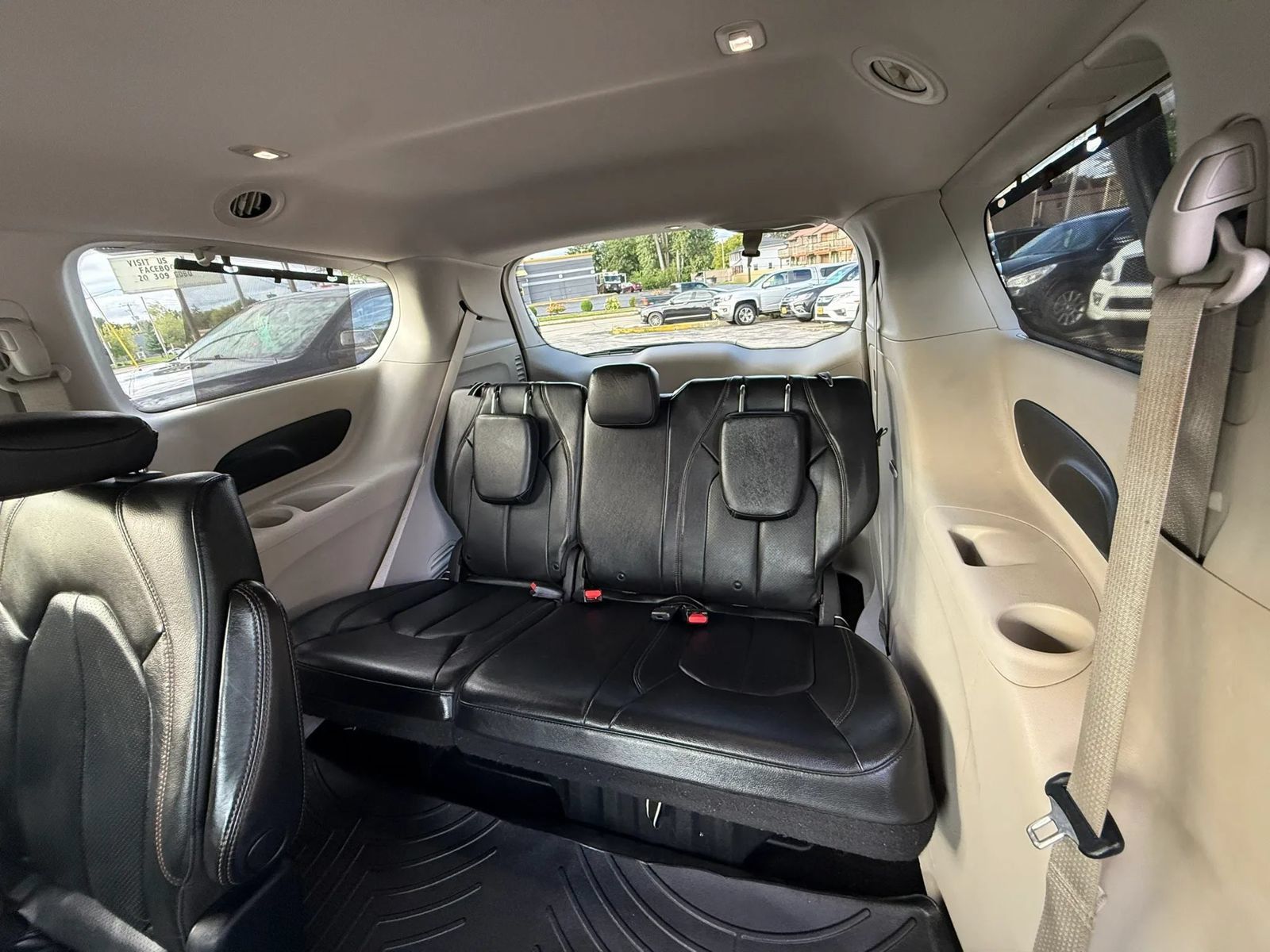 Used 2019 Chrysler Pacifica Touring-L FWD image 13