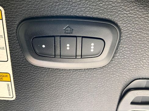 Used 2022 Jeep Wrangler Unlimited Sahara AWD/4WD image 34