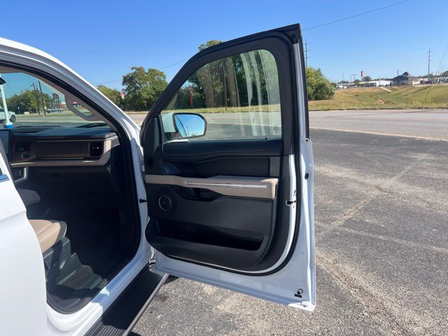 Used 2022 Ford Expedition Limited RWD image 23