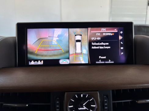 Used 2016 Lexus LX 570 4WD w/ Luxury Package image 32