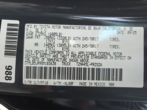 Used 2025 Toyota Tacoma SR5 image 33