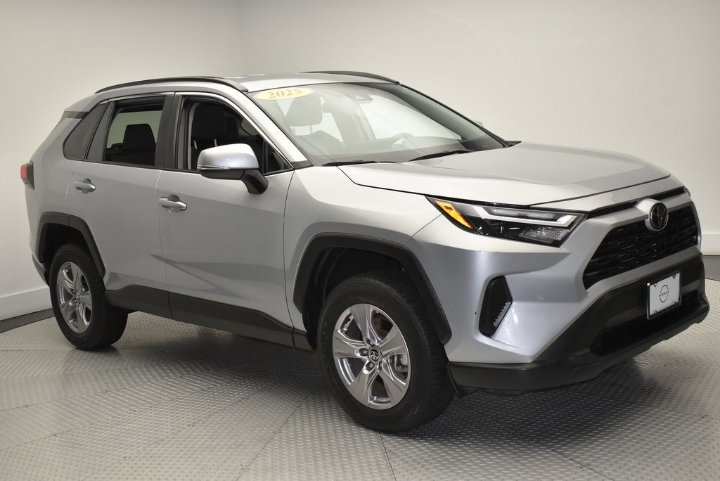 Used 2025 Toyota RAV4 XLE AWD/4WD image 3